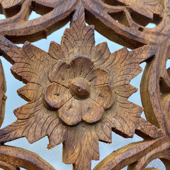 Vintage Hand Carved Wooden Raised Footed Trivet Leaves & Flower Made in India - Picture 7 of 9